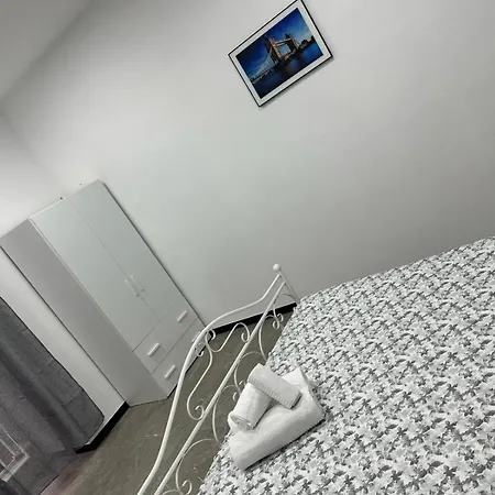 Le Di Anna E Grazia Neapel