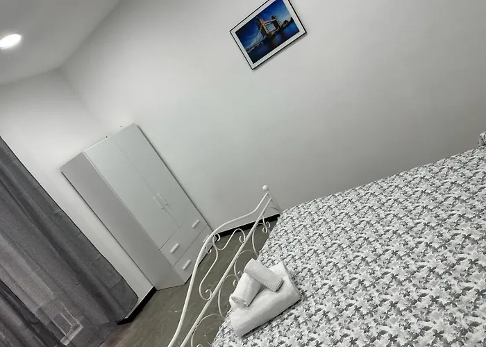 Le Di Anna E Grazia Neapel